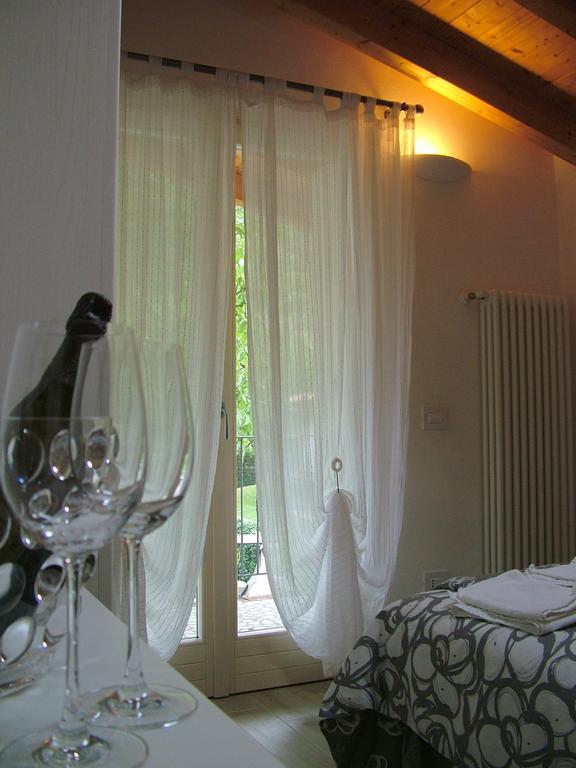 B&B Il Noce Alla Finestra Roe Dış mekan fotoğraf