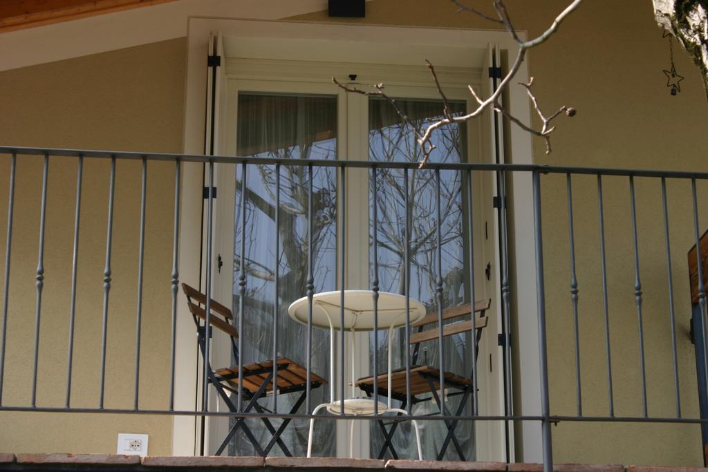 B&B Il Noce Alla Finestra Roe Dış mekan fotoğraf